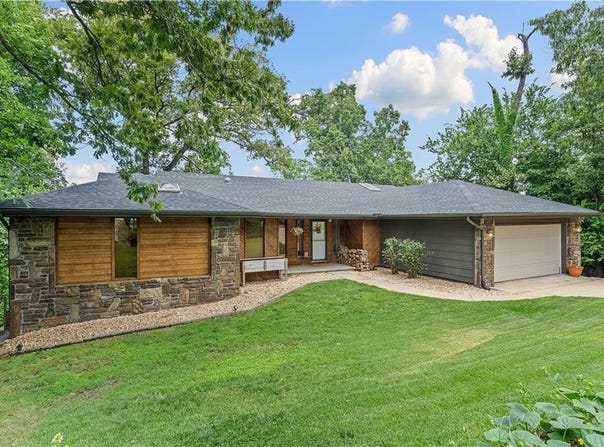 18 Brucker  DR, Bella Vista, AR 72715