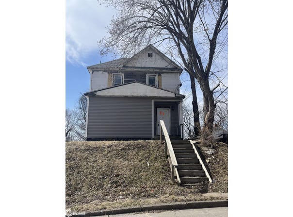 915 Wells Street, Burlington, IA 52601