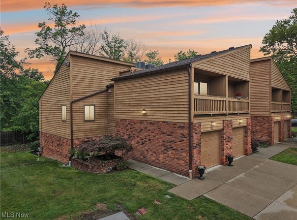 104 Kimrose Lane, Broadview Heights, OH 44147