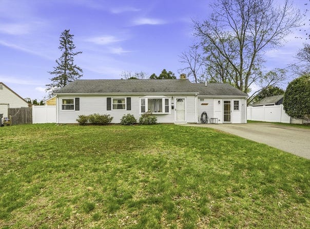 18 Brookfield Ter, Framingham, MA 01701