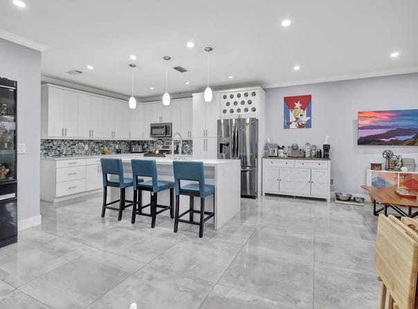 325 NW 153rd Avenue, Pembroke Pines, FL 33028