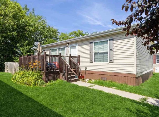 332 Mosswood Ln, IowaCity, IA 52246