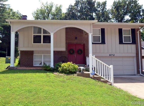 872 Village Brook Court, Ballwin, MO 63021