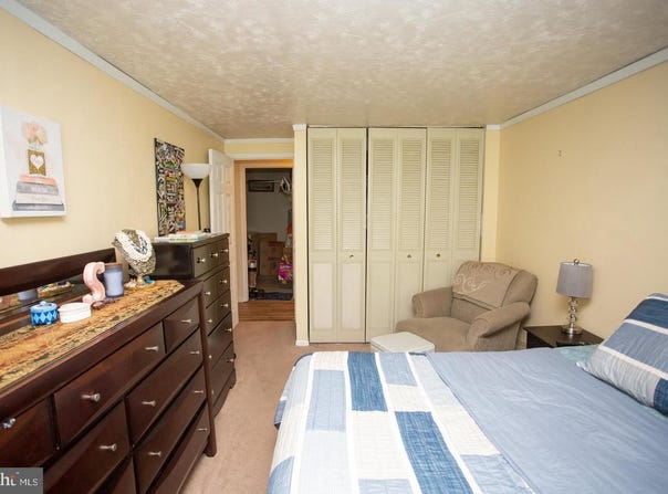 2504 GREENWOOD DRIVE, LINDENWOLD, NJ 08021