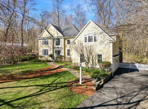 36 Morningside Dr, Topsfield, MA 01983
