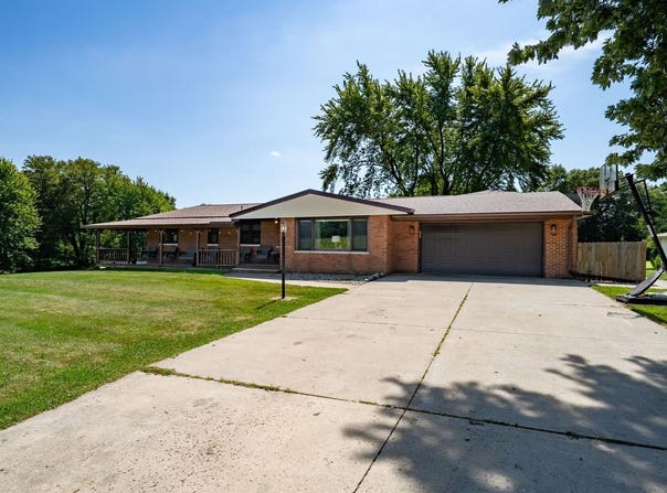 25857 Toboggan Avenue, Hopedale, IL 61747