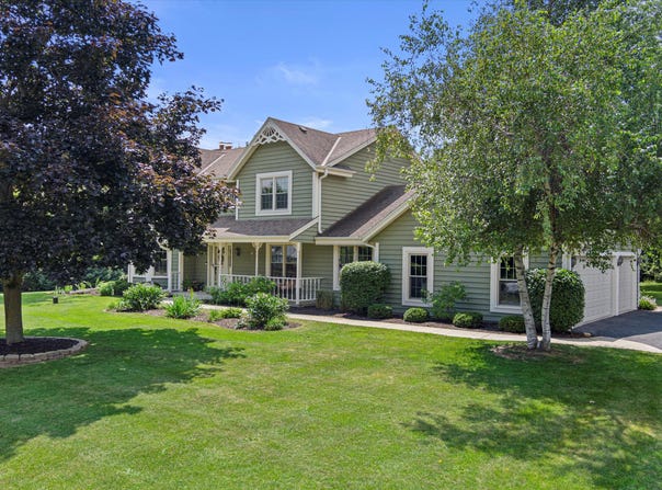 W302n6693 Lillian Dr, Hartland, WI 53029