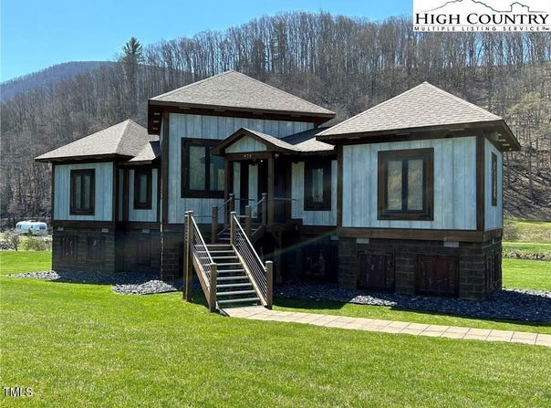 972 W Deep Ford Road, Lansing, NC 28643
