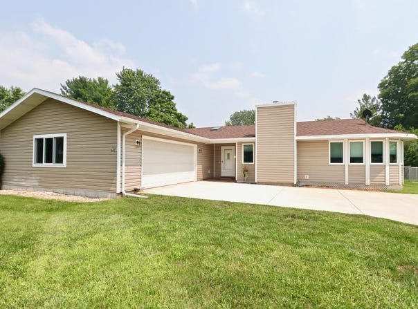 2105 Yorkshire Drive, Beloit, WI 53511