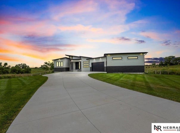 15633 Fox Run Road, Bennet, NE 68317