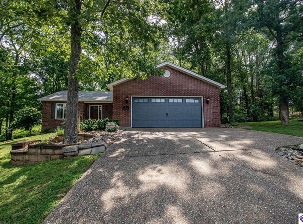 42 Golf Greens Circle, Brandenburg, KY 40108