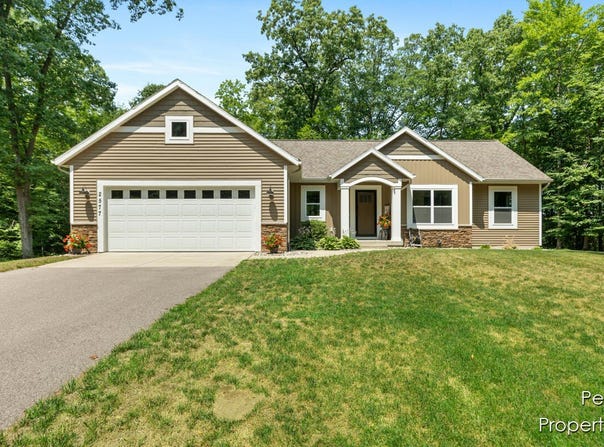 2577 Chapel Court, Dorr, MI 49323