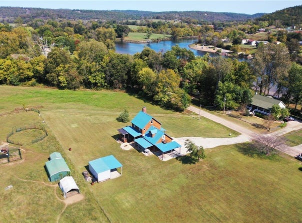 1275 Riverview Drive, Norfork, AR 72658