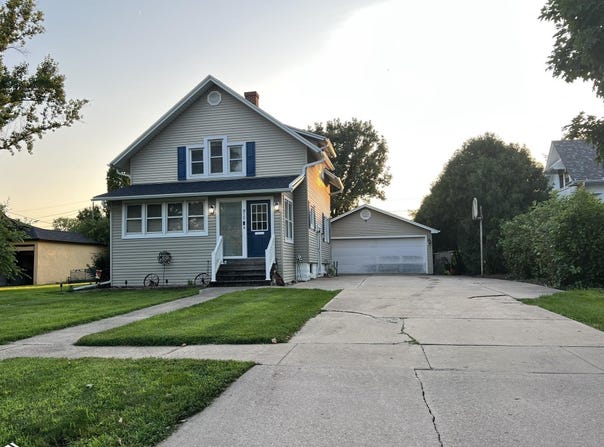 915 Elm Street, Grinnell, IA 50112