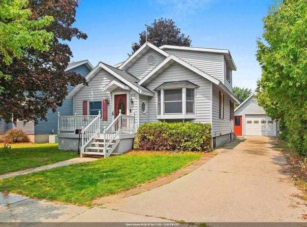 3018 Parkridge Avenue, Marinette, WI 54143