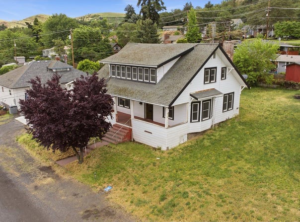 826 E 15TH St, TheDalles, OR 97058