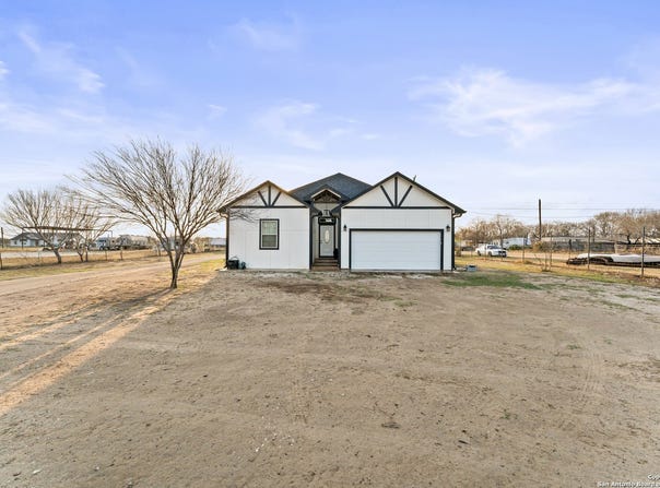 16851 Griffin Rd #2, Atascosa, TX 78002