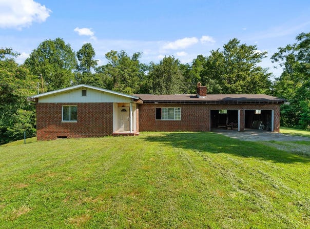 371 Henry Road, Lesage, WV 25537