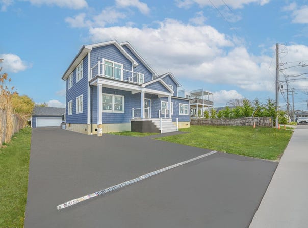 7 S Bay Avenue, Bay Shore, NY 11706