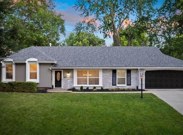 11 W Bridlespur Drive, Kansas City, MO 64114