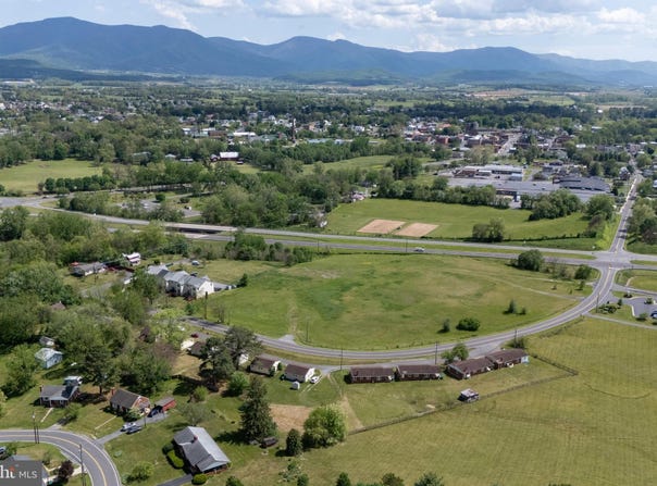 COTTAGE DR., LURAY, VA 22835