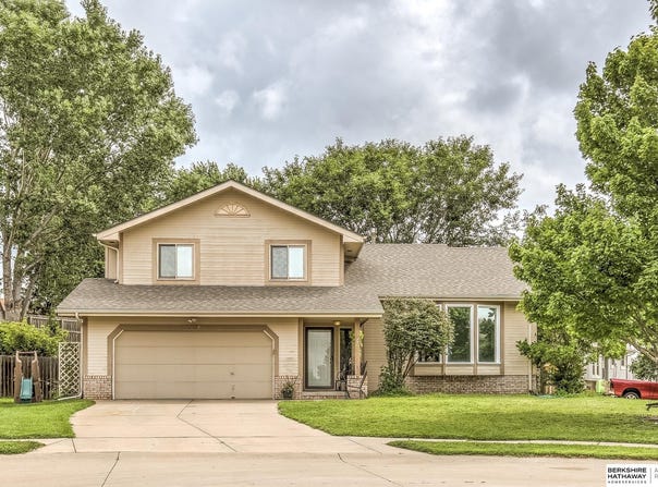 13716 Lillian Circle, Omaha, NE 68138