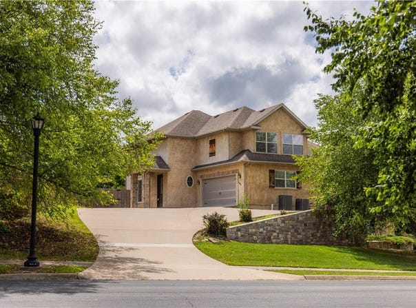3901 NW Creekstone Boulevard, Bentonville, AR 72712