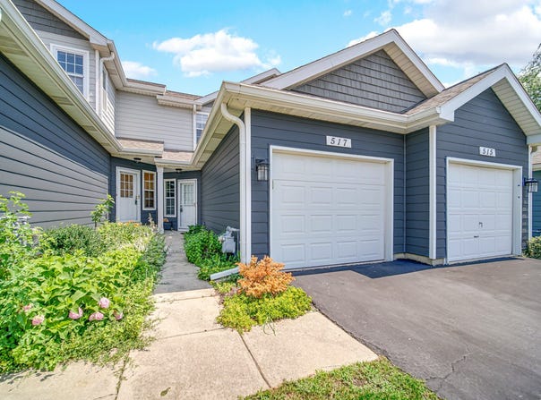 517 Woodcrest Drive, Mundelein, IL 60060