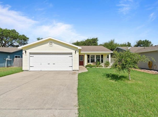 115 Pecan Harbor St, ROCKPORT, TX 78382