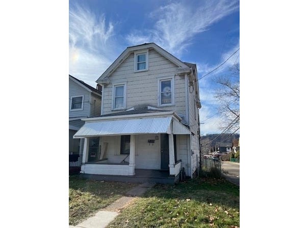 1395 Leishman Ave, New Kensington, PA 15068
