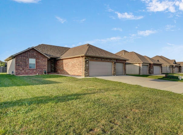 875 E Scott Wayne Drive, Nixa, MO 65714