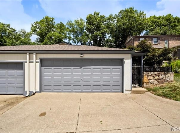 775 Knickerbacker Drive, Manchester, MO 63021