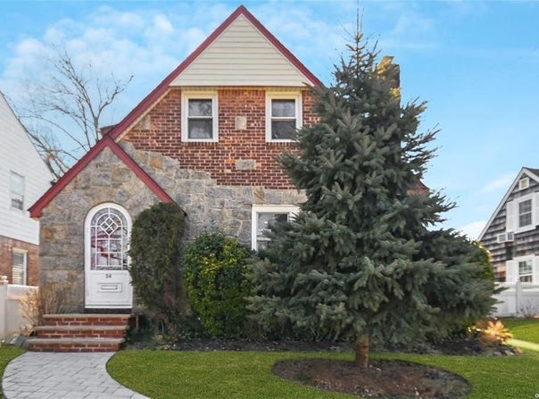 34 Highland Place, Great Neck, NY 11020