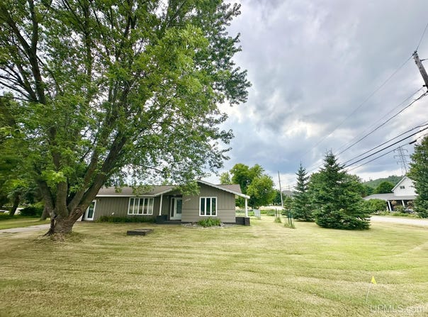 1029 Ledge, Quinnesec, MI 49876