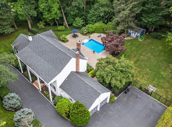 6 Stoecker Road, Holmdel, NJ 07733