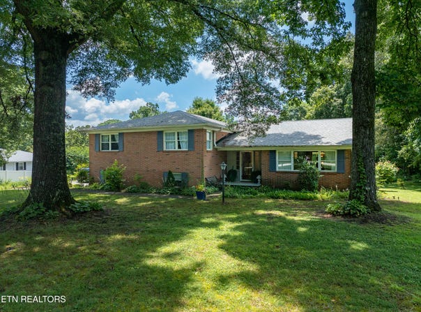1407 Wilkinson Pike, Maryville, TN 37803