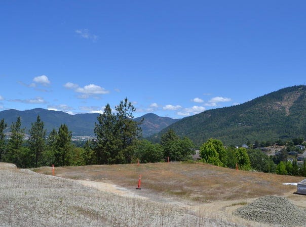 2060 SE Wyndham Way, Grants Pass, OR 97527