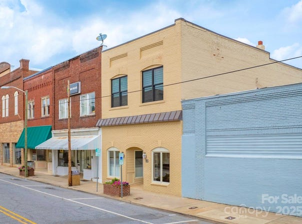118 Mulberry Street NW, Lenoir, NC 28645