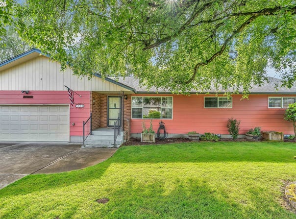 994 33RD Ave, Longview, WA 98632
