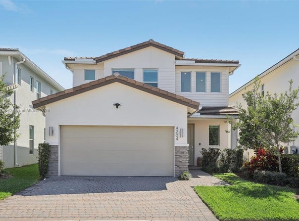 4204 Veleiros Ave, Deerfield Beach, FL 33064