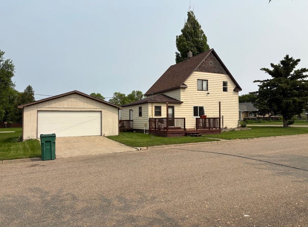 934 4th Ave North, New Rockford, ND 58356