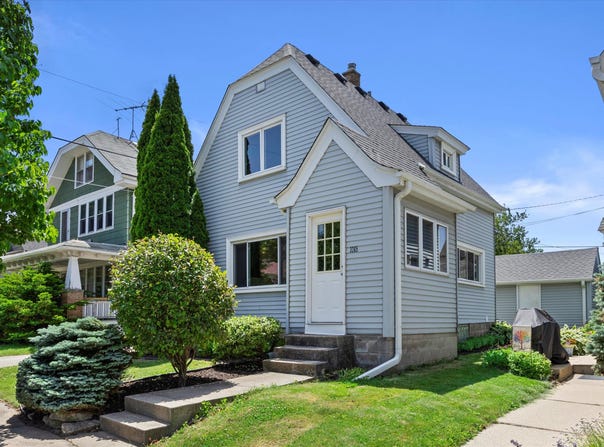 3265 S Swain Ct, Milwaukee, WI 53207