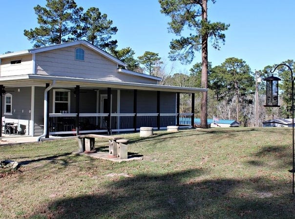 140 E Ridgecrest Drive, Hemphill, TX 77642
