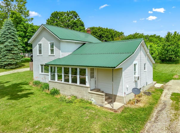 2160 Lilac Road, Hillsdale, MI 49242