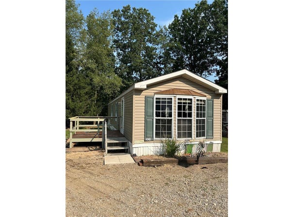 10 Grubbs Rd, West Deer, PA 15024