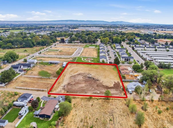 403 Hill Ln, Caldwell, ID 83605