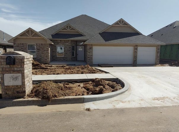 2900 Summit Hollow Circle, Norman, OK 73071