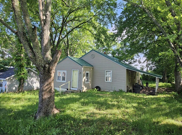 400 E Garfield Avenue, Ava, MO 65608