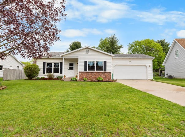 311 Oak Tree Drive, Clinton, MI 49236