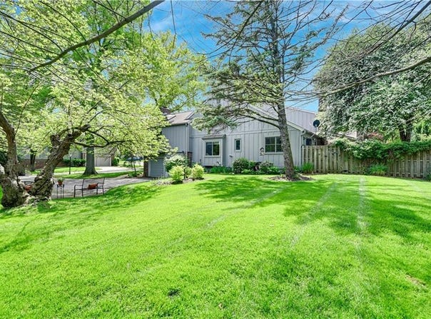 4300 W 112th Terrace, Leawood, KS 66211